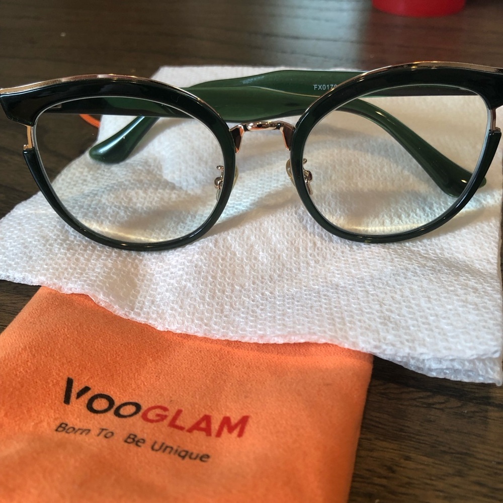 Vooglam Green Round Glasses with Gold Accents